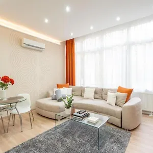 Modern, Quiet & Cozy In The Middle Of Downtown Near Danube At Fashion Street Apartment