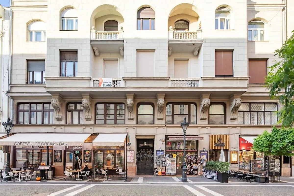 Super Central - New - Comfy Home Budapest Apartment